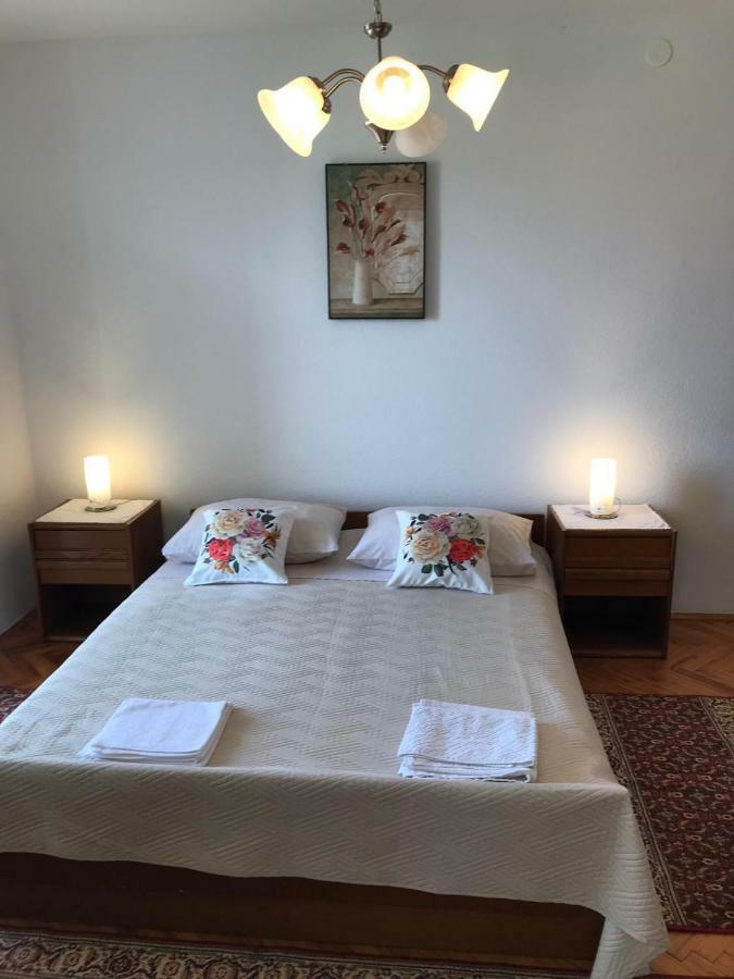 Apartmani Isabella - Ilda Radonic Jelsa  Exterior foto